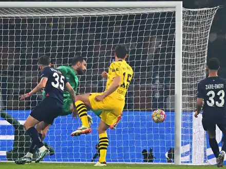 Der italienische Verein AS Rom soll an Mats Hummels interessiert sein. - Foto: Robert Michael/dpa