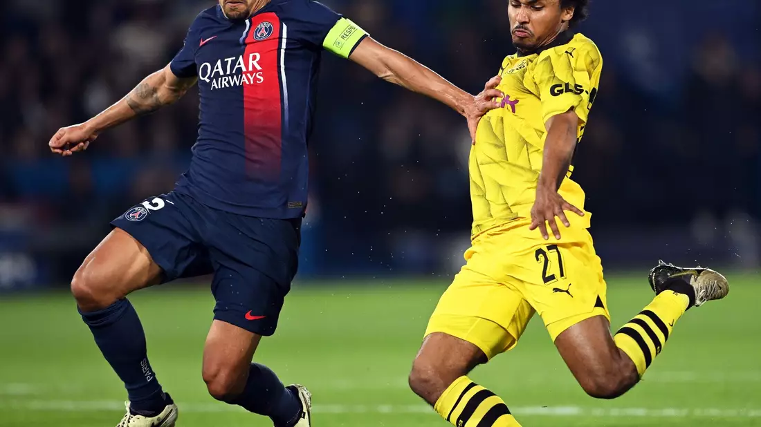 Karim Adeyemi (r) hatte die beste Chance des BVB in der ersten Halbzeit, scheiterte aber am Pariser Torwart Gianluigi Donnarumma. - Bild: Robert Michael/dpa