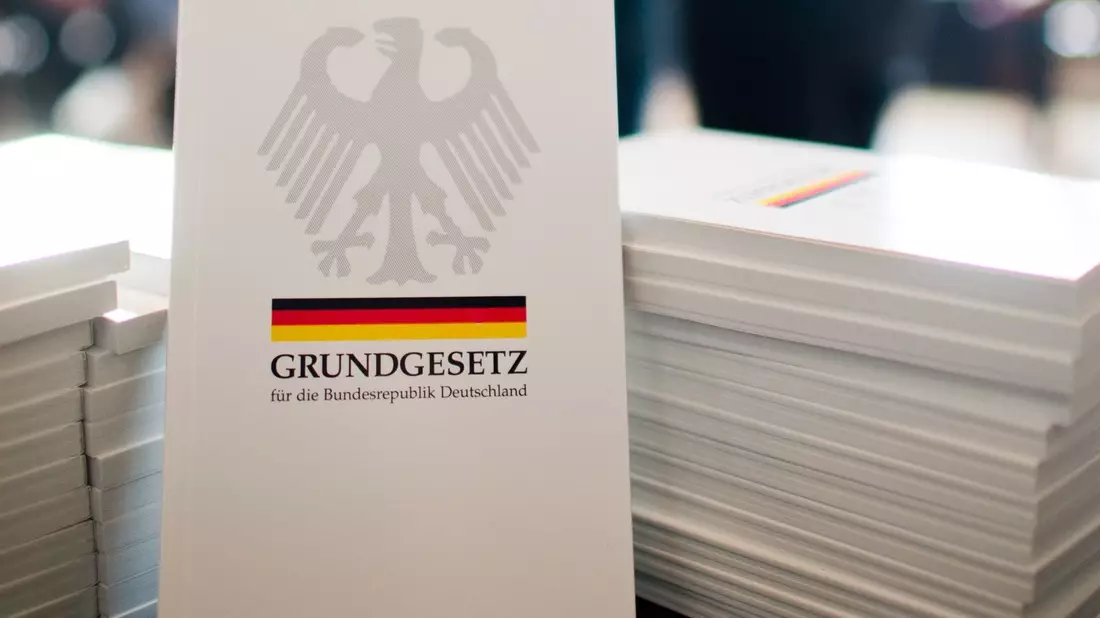 Seit Monaten laufen die Ermittlungen wegen des Verdachts auf Volksverhetzung gegen «mehrere Beschuldigte», die bei einer Weihnachtsfeier der Jungen Union rassistische Parolen genutzt haben sollen. - Bild: Julian Stratenschulte/dpa