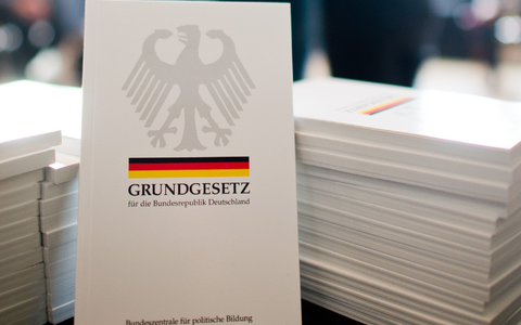 Seit Monaten laufen die Ermittlungen wegen des Verdachts auf Volksverhetzung gegen «mehrere Beschuldigte», die bei einer Weihnachtsfeier der Jungen Union rassistische Parolen genutzt haben sollen. - Foto: Julian Stratenschulte/dpa