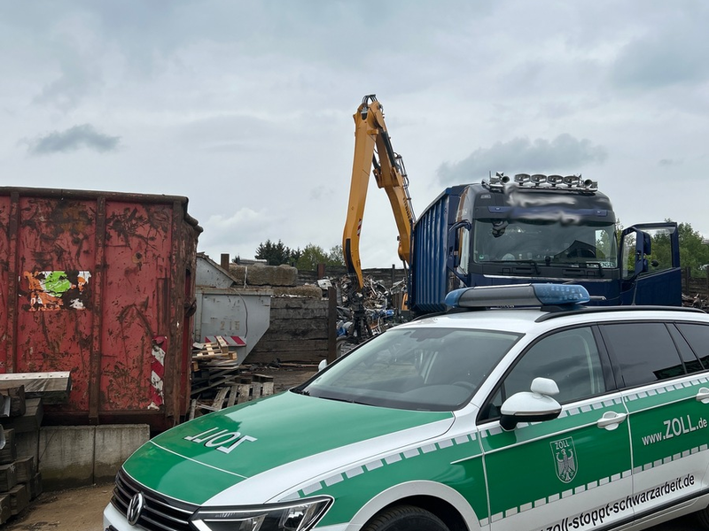 HZA-GI: Gießener Zoll nimmt Abfallwirtschaft in einer regionalen Schwerpunktprüfung unter die Lupe - eine Festnahme - Foto: presseportal.de