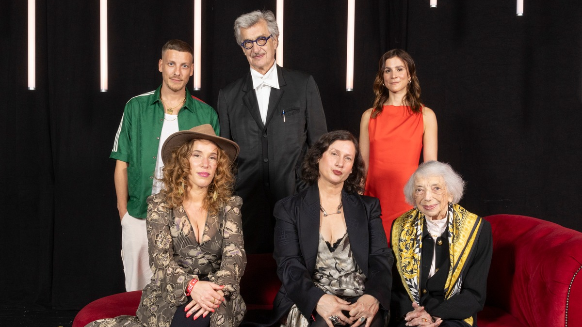 Bärenstark: B.Z.-Kulturpreis zum 30. Mal verliehen / Bronzene Bären für Margot Friedländer, Wim Wenders, Aylin Tezel, Felix Lobrecht, Constanza Macras und Yael Ronen - Foto: presseportal.de