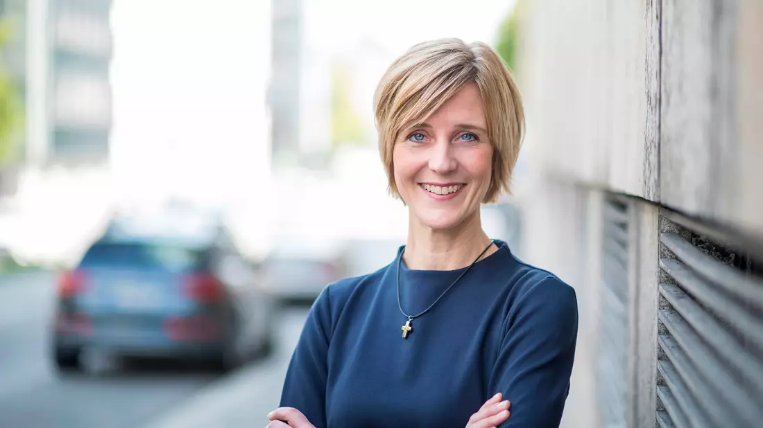 Die Pfarrerin Stefanie Schardien spricht das nächste «Wort zum Sonntag». - Bild: Markus Konvalin/ARD/BR/dpa