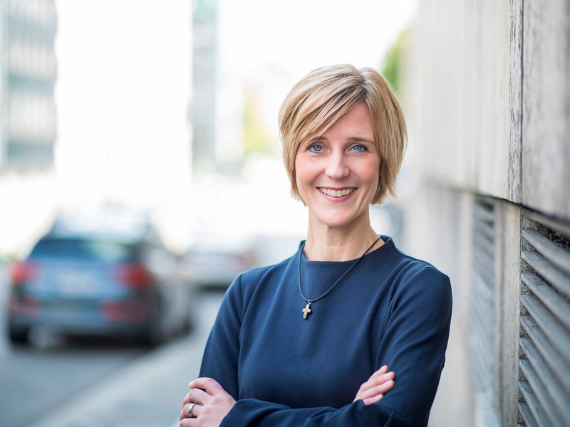 Die Pfarrerin Stefanie Schardien spricht das nächste «Wort zum Sonntag». - Foto: Markus Konvalin/ARD/BR/dpa