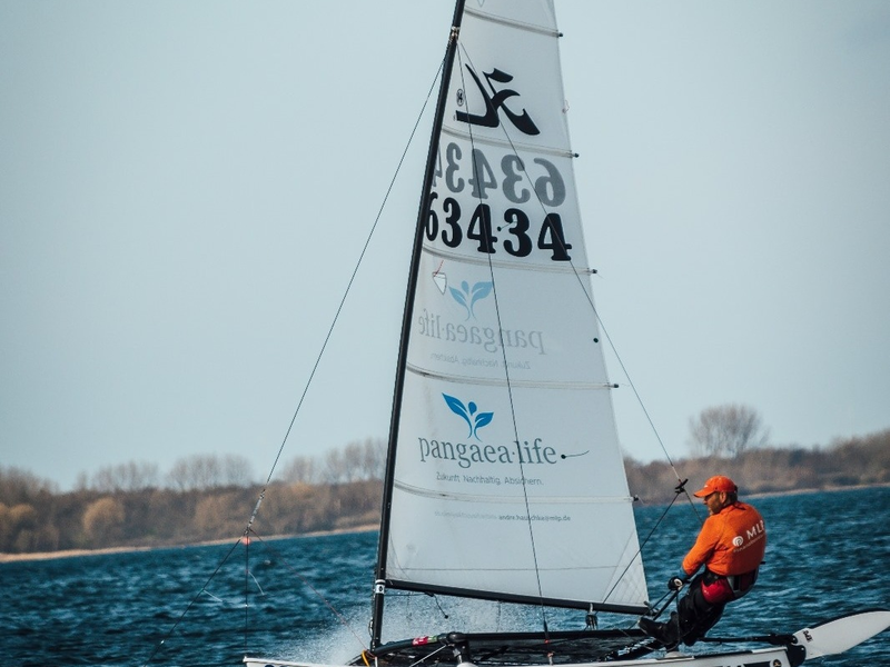 Ironman der Segler: Pangaea Life Blue Living sponsert Finanzberater André Hauschke auf längster Sportsegel-Regatta der Welt - Foto: presseportal.de