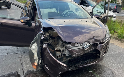 POL-DU: Wanheimerort: Rotlicht missachtet: Zwei Autos nicht mehr fahrbereit - Foto: presseportal.de