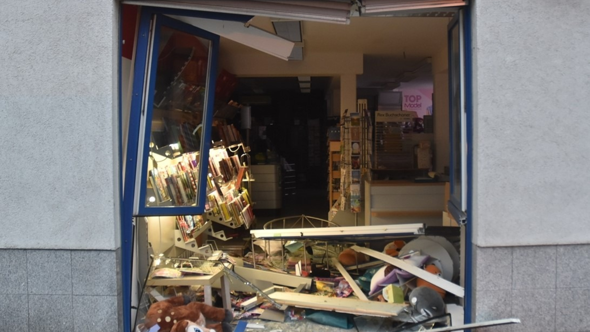 POL-AC: Nach Blitzeinbruch in Geschäft: Polizei nimmt zwei Tatverdächtige fest - Foto: presseportal.de