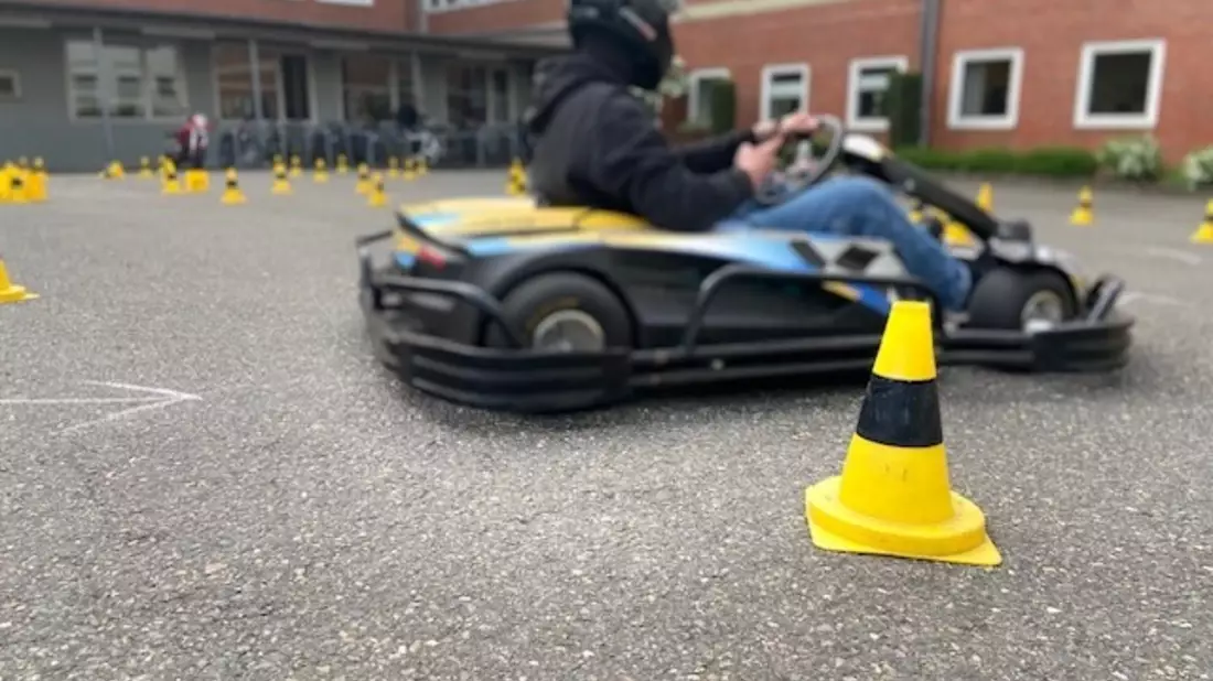 POL-HI: Verkehrssicherheitstage an Berufsbildender Schule - Bild: presseportal.de