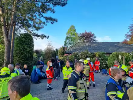 RKiSH: Linienbus im Graben - Großeinsatz für den Rettungsdienst - Foto: presseportal.de