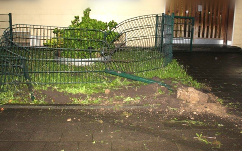 POL-DU: Ruhrort: Gartenzaun beschädigt und Flucht ergriffen - Zeugensuche - Foto: presseportal.de