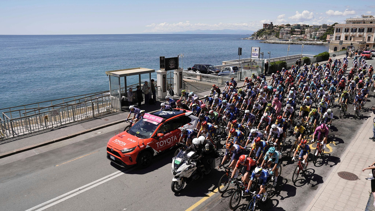Die fünfte Etappe des 107. Giro d'Italia führte von Genua nach Lucca. - Foto: Fabio Ferrari/LaPresse/AP