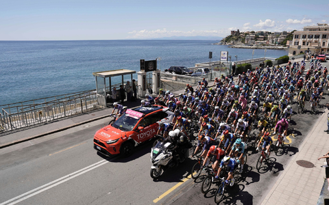 Die fünfte Etappe des 107. Giro d'Italia führte von Genua nach Lucca. - Foto: Fabio Ferrari/LaPresse/AP