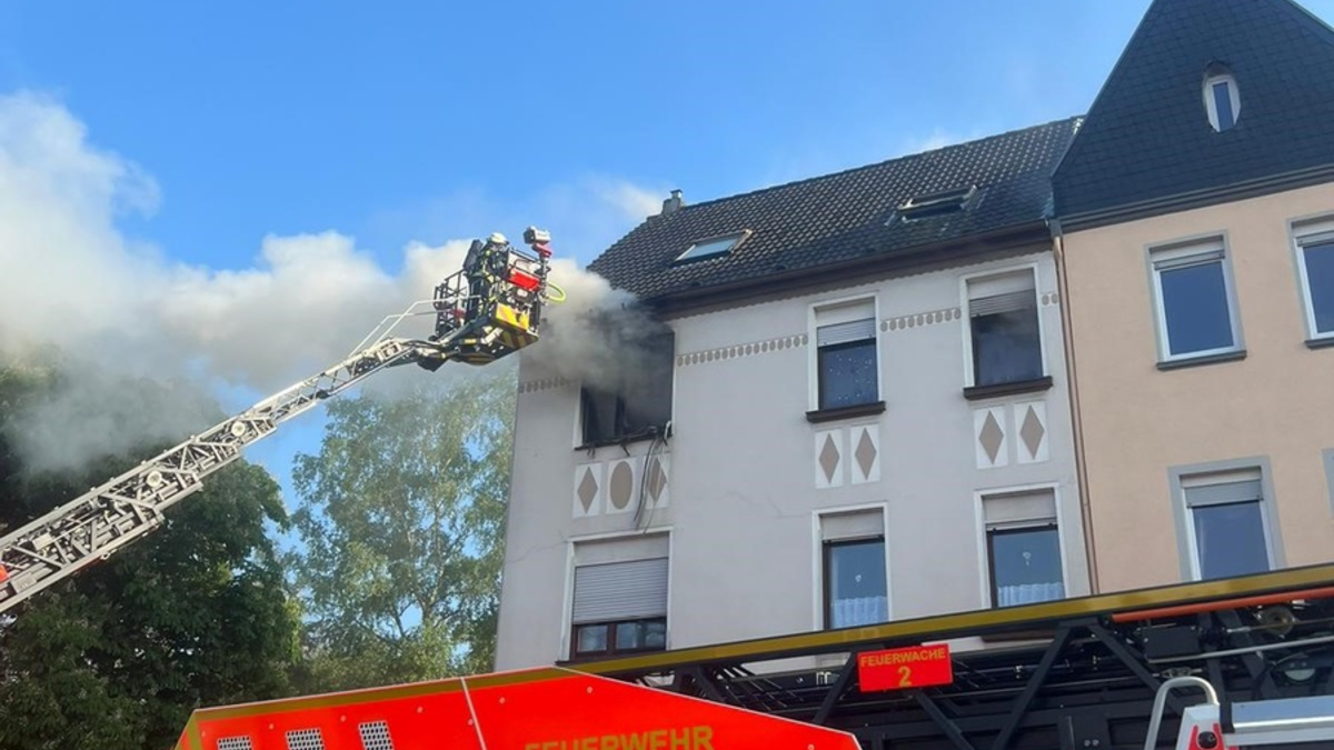 FW-MH: Ausgedehnter Wohnungsbrand im Bereich der Saarner Straße - Foto: presseportal.de