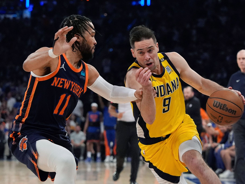 Jalen Brunson (l) sorgte für Begeisterung mit der Rückkehr zur zweiten Halbzeit, nachdem er das zweite Viertel angeschlagen verpasst hatte. - Foto: Frank Franklin II/AP/dpa