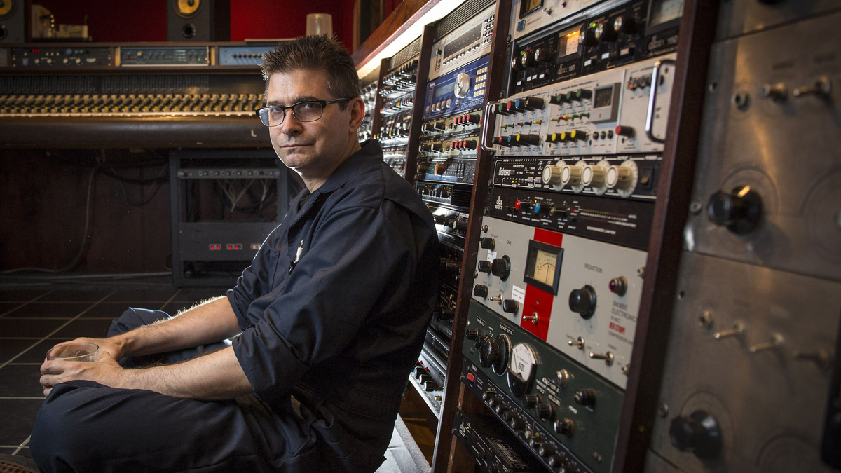 Musikproduzent Steve Albini in seinem Studio in Chicago im Jahr 2014. Die US-amerikanische Indierock-Ikone ist im Alter von 61 Jahren gestorben. - Foto: Brian Cassella/TNS via ZUMA Press Wire/dpa