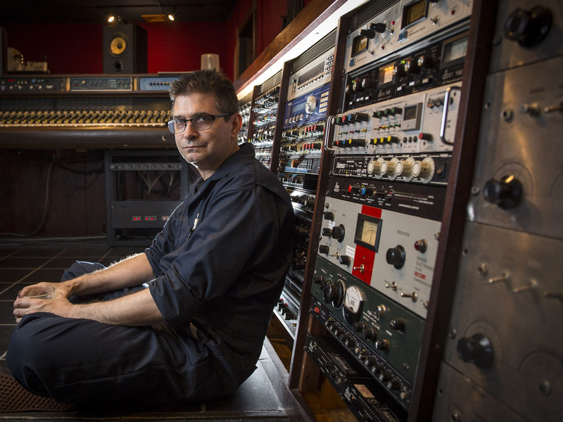 Musikproduzent Steve Albini in seinem Studio in Chicago im Jahr 2014. Die US-amerikanische Indierock-Ikone ist im Alter von 61 Jahren gestorben. - Foto: Brian Cassella/TNS via ZUMA Press Wire/dpa