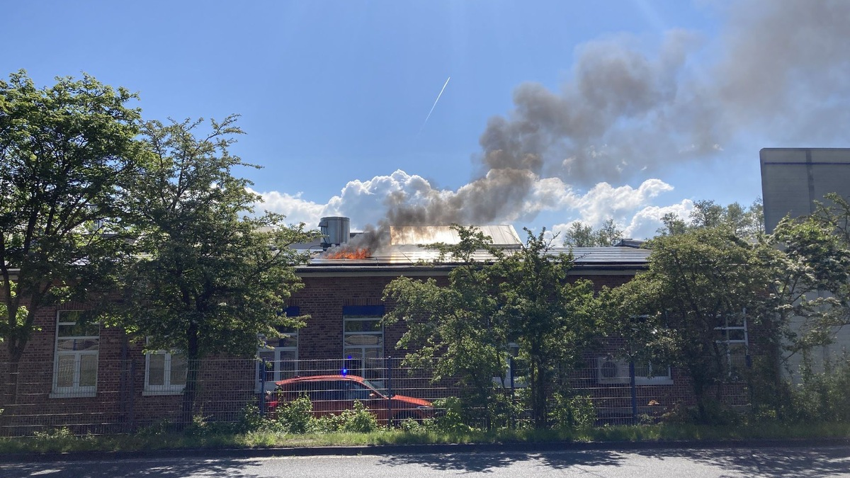 POL-OH: Brand auf dem Dach eines Firmengebäudes - Foto: presseportal.de