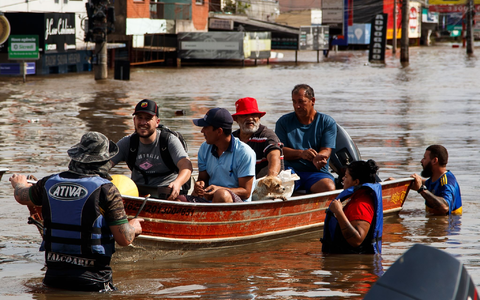 Rettungskräfte sind in der Region Rio Grande do Sul im Einsatz. - Foto: Claudia Martini/XinHua/dpa