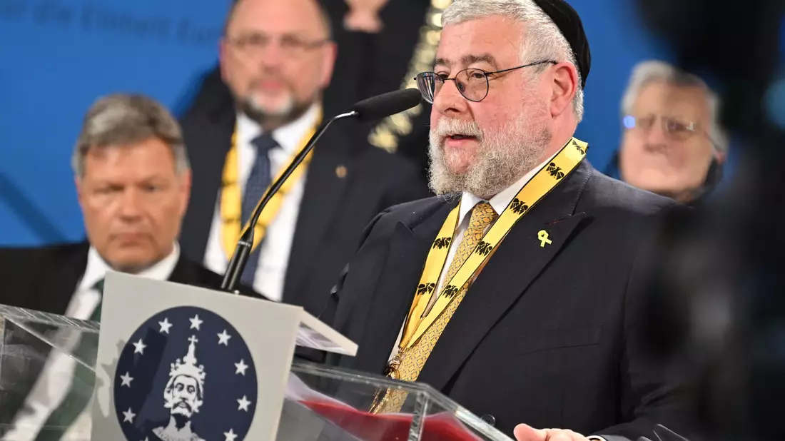 Oberrabbiner Pinchas Goldschmidt ist mit dem  Internationalen Karlspreis zu Aachen ausgezeichnet worden. - Bild: Henning Kaiser/dpa