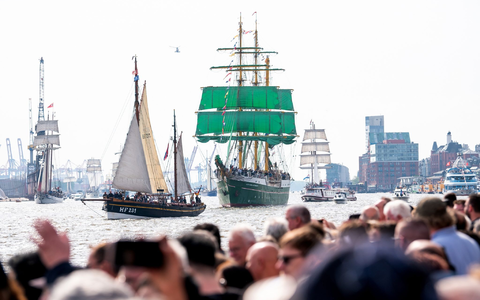Der Hamburger Hafengeburtstag ist ein Publikumsmagnet. - Foto: Daniel Bockwoldt/dpa