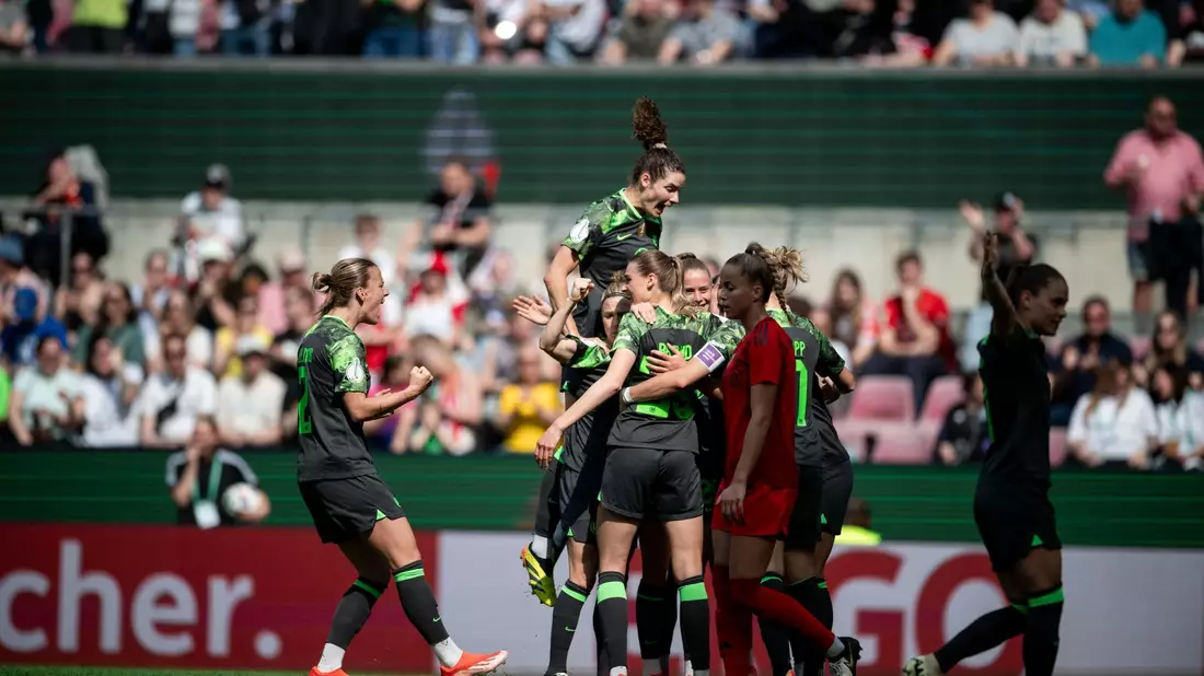 Das frühe 1:0 durch Jule Brand brachte den VfL Wolfsburg auf die Siegerstraße. - Bild: Fabian Strauch/dpa