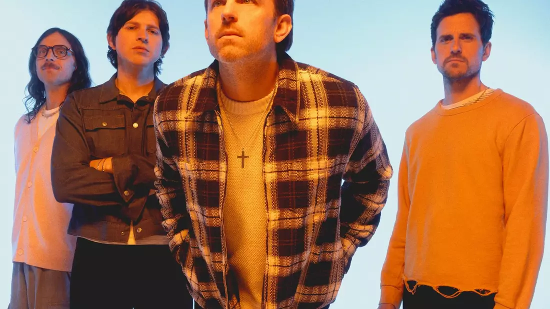 Mit Spaß dabei: Kings Of Leon. - Bild: Universal Music/dpa