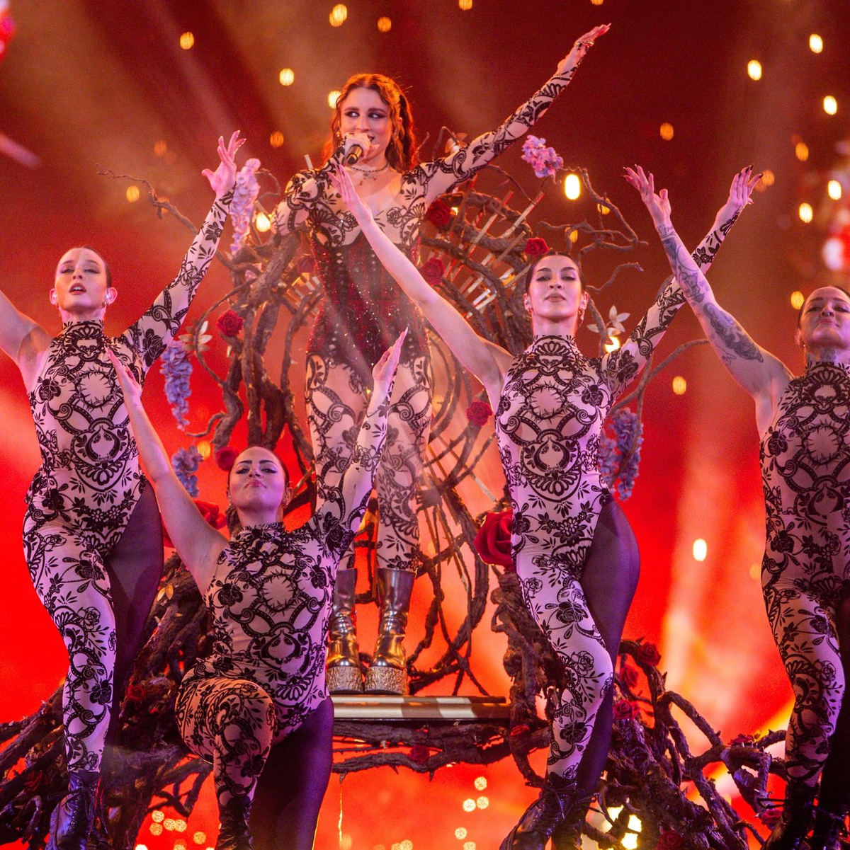 Italiens Beitrag von Angelina Mango (M) erntete großen Beifall und dürfte allmählich als einer der Favoriten gelten. - Foto: Jens Büttner/dpa