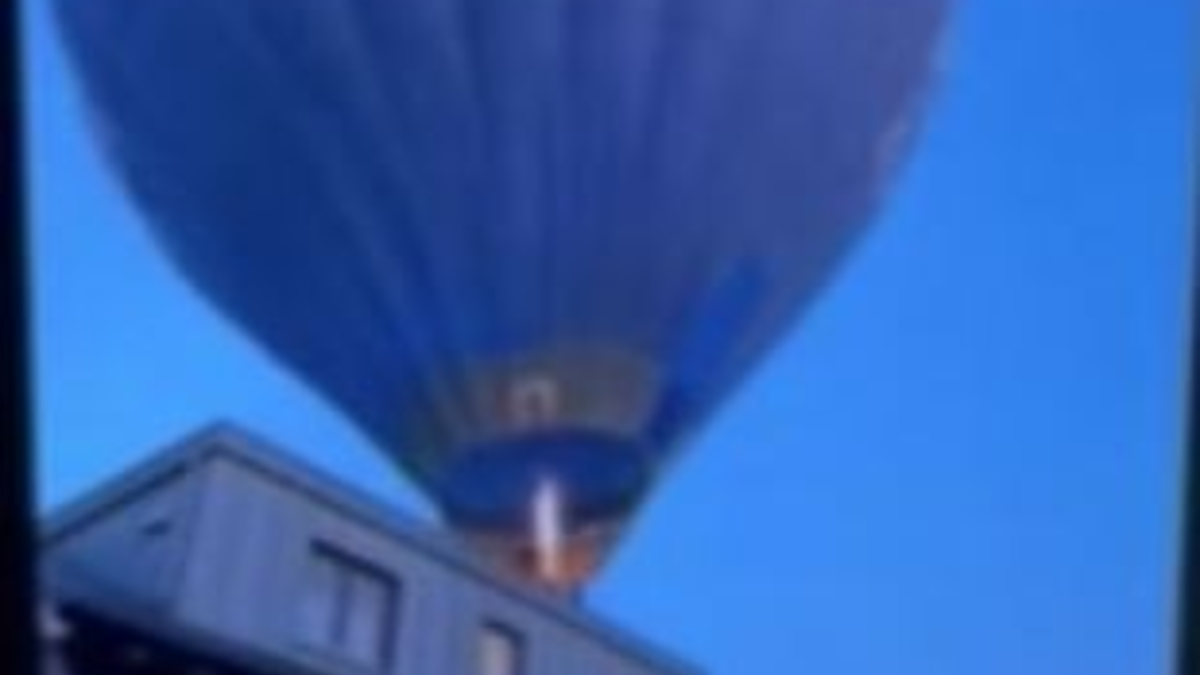 POL-AC: Heißluftballon streift Hausdach - Foto: presseportal.de