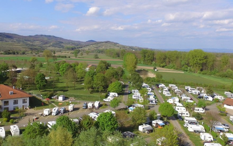 Pinot and Rock meets Camping / Optimale Übernachtungsmöglichkeit nahe dem Festivalgelände - Foto: presseportal.de Pinot and Rock meets Camping / Optimale Übernachtungsmöglichkeit nahe dem Festivalgelände - Foto: presseportal.de