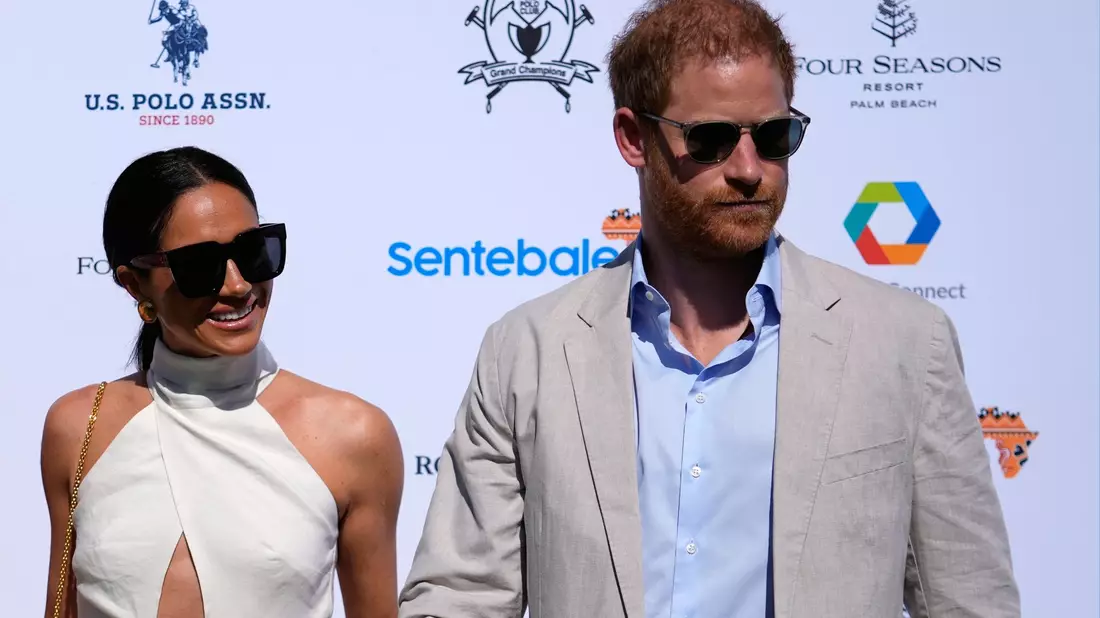 Reisen für drei Tage nach Nigeria: Herzogin Meghan und Prinz Harry (Archivbild). - Bild: Rebecca Blackwell/AP/dpa