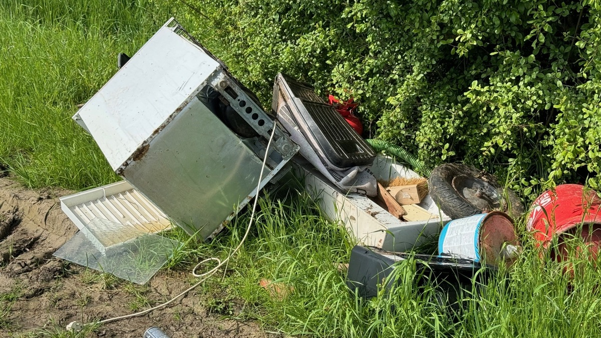 POL-NI: Illegale Müllentsorgung - Foto: presseportal.de