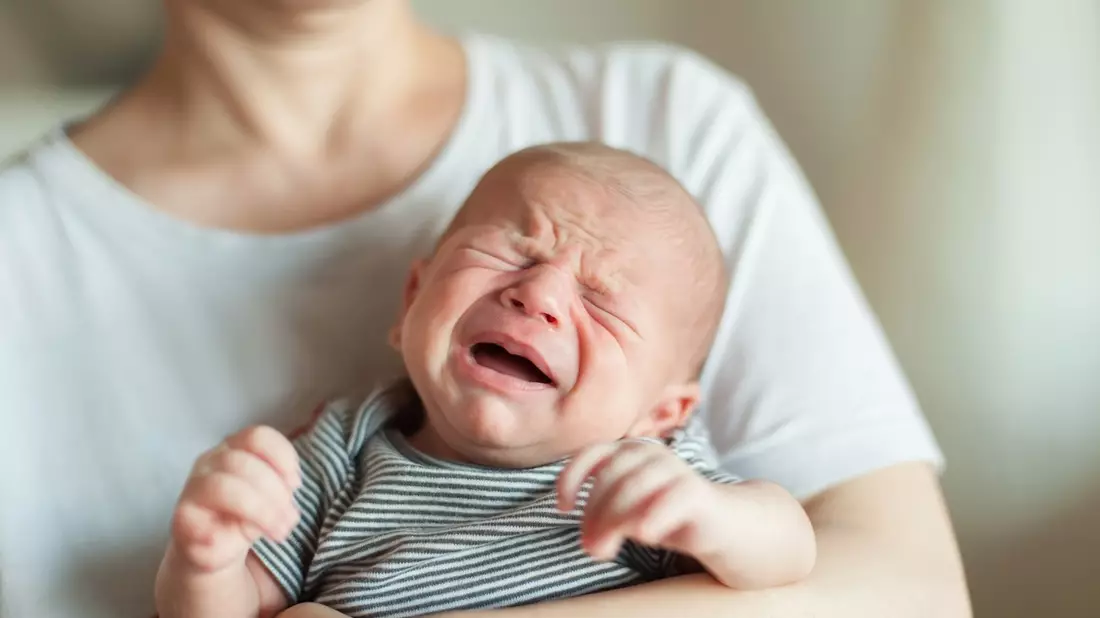 Schreibabys: Was Eltern jetzt tun können / Sie schlafen schlecht, lassen sich nicht ablegen und kosten viel Kraft: Wenn Kinder sich nicht beruhigen lassen, helfen Profis - Bild: presseportal.de