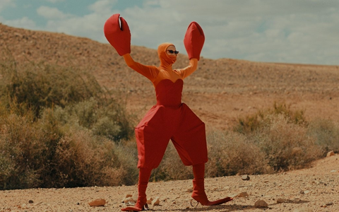 Künstlerin Lenka präsentiert eine Neuinterpretation ihres Hits The Show - Foto: presseportal.de