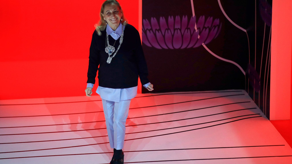 Miuccia Prada feiert ihren 75. Geburtstag (Archivbild). - Foto: Luca Bruno/AP/dpa