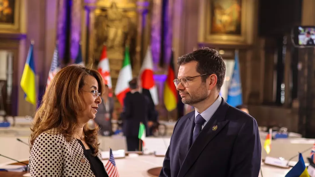 Bundesjustizminister Marco Buschmann (FDP) nimmt an einem Treffen der Justizminister der G7-Staaten teil - an der Seite von Ghada Waly (l), Generaldirektorin des Büros der Vereinten Nationen (UNOV). - Bild: -/Bundesjustizministerium/dpa