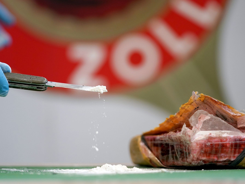 Immer mehr Kokain kommt in Containern aus Südamerika nach Deutschland. - Foto: Marcus Brandt/dpa