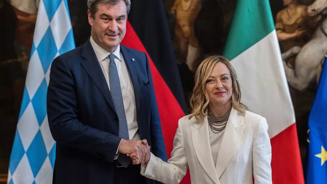 Bayerns Ministerpräsident Markus Söder und Italiens Regierungschefin Giorgia Meloni sind sich in energie-, verkehrs- und asylpolitischen Fragen recht einig. - Bild: Oliver Weiken/dpa