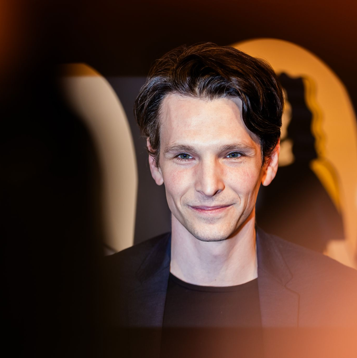 Schauspieler Sabin Tambrea bei der Premiere in Berlin. - Foto: Christoph Soeder/dpa