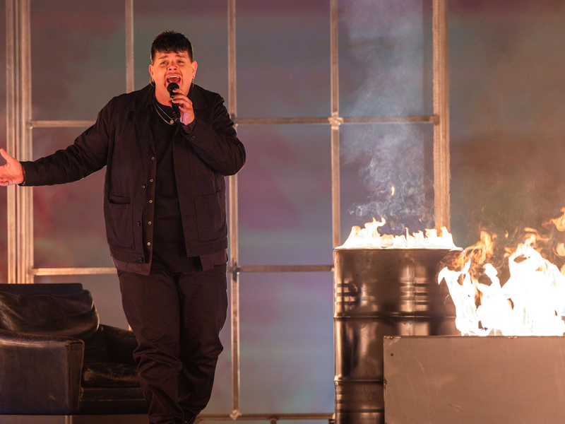 Isaak aus Deutschland geht mit dem Titel Always On The Run ins Rennen. - Foto: Jens Büttner/dpa