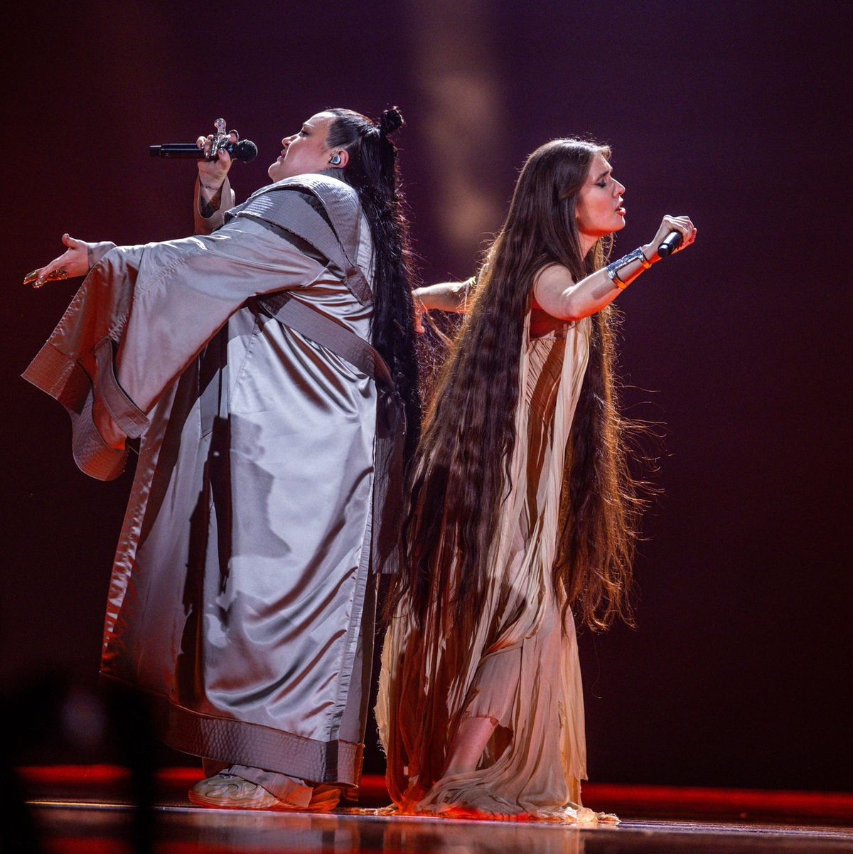 Alyona Alyona & Jerry Heil aus der Ukraine singen 