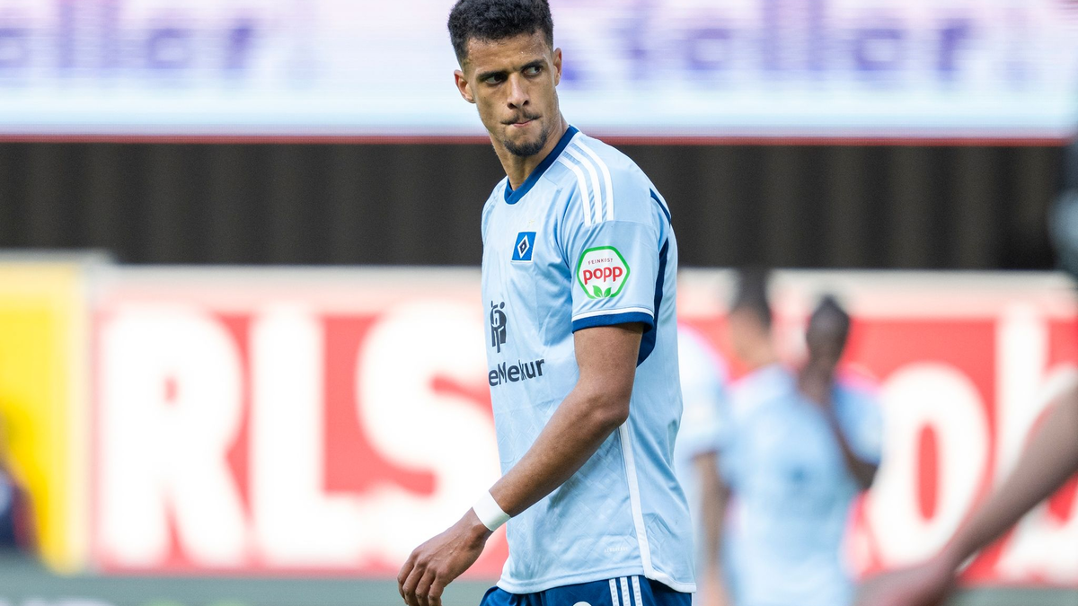 Ex-HSV-Profi Filip Bilbija (r) jubelt nach seinem Tor zum 1:0 für Paderborn mit Mitspieler Casper Terho. - Foto: David Inderlied/dpa