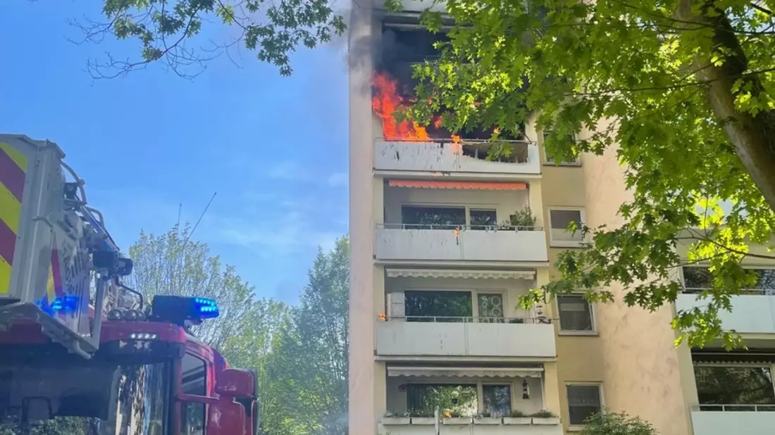 FW Bad Honnef: Massiver Balkon- und Zimmerbrand ruft 80 Einsatzkräfte auf den Plan - Bild: presseportal.de