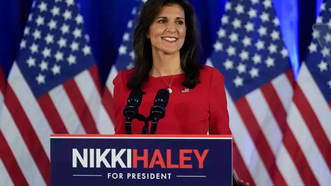 Stellte sich nach ihrem Ausstieg aus dem Rennen um die Präsidentschaftskandidatur nicht hinter Trump: Nikki Haley. - Bild: Chris Carlson/AP/dpa