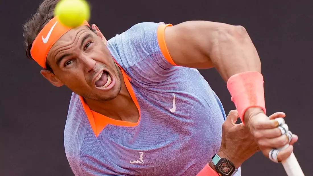 Sandplatzkönig Rafael Nadal ist in Rom schon in der zweiten Runde ausgeschieden. - Bild: Andrew Medichini/AP/dpa