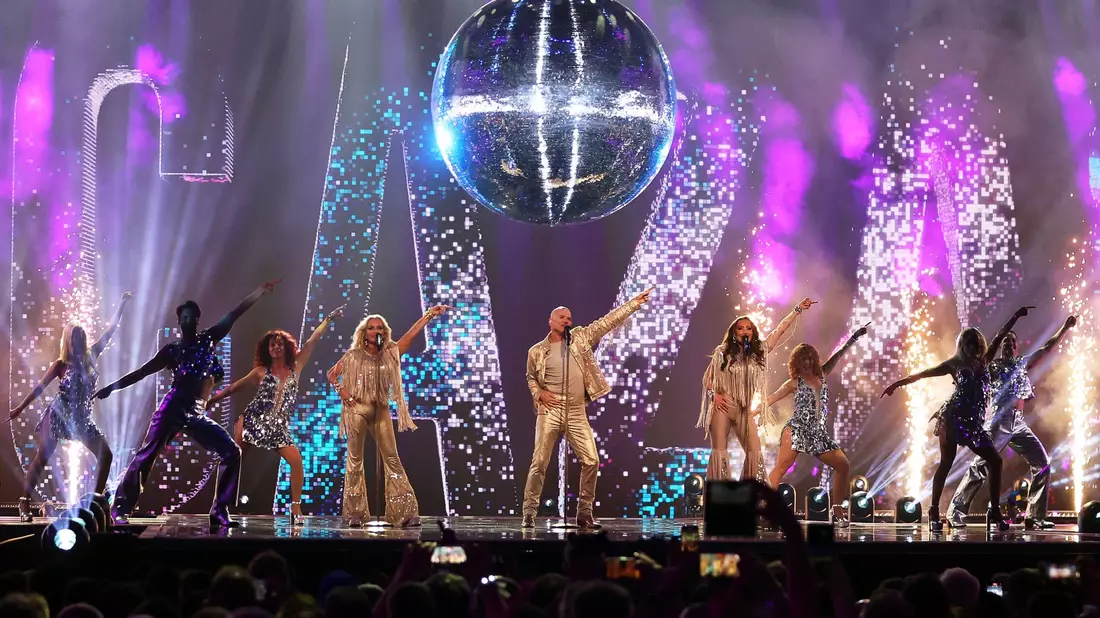 Die schwedische Disco-Band Alcazar sang ihren Klassiker «Crying at the Discoteque». - Bild: Jens Büttner/dpa