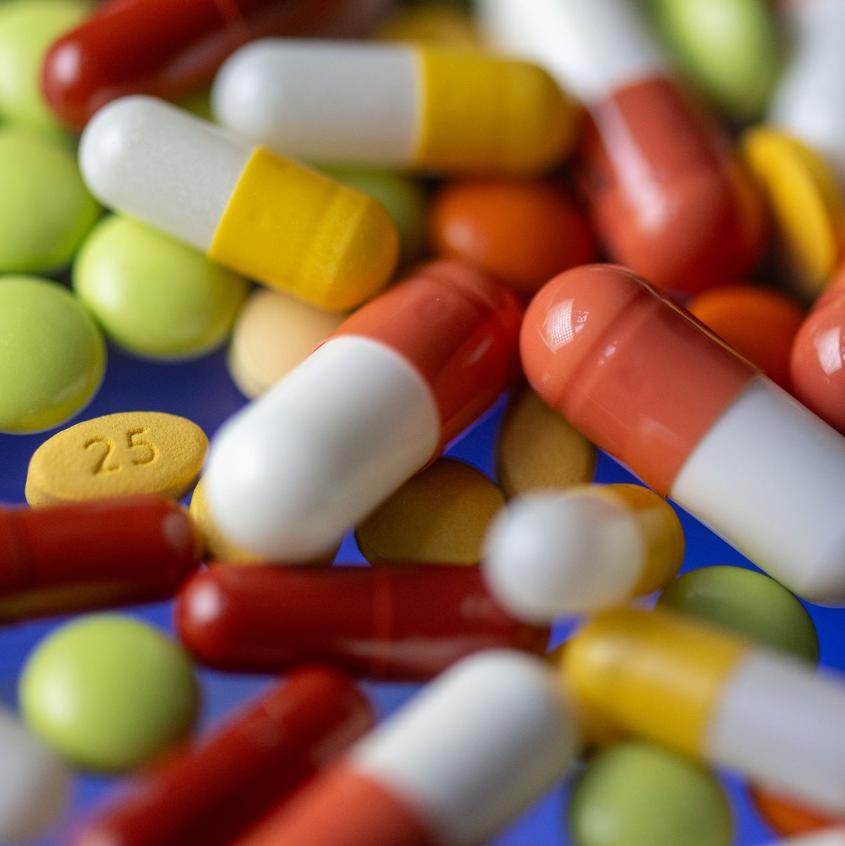 Gefragte Arzneien: In der Pharma- und Chemiebranche bleibt die Beschäftigung insgesamt stabil. - Foto: Hendrik Schmidt/dpa