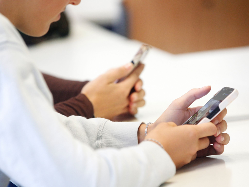 Der Textroboter ChatGPT ist längst im Lernalltag der Schüler angekommen. - Foto: Roland Weihrauch/dpa