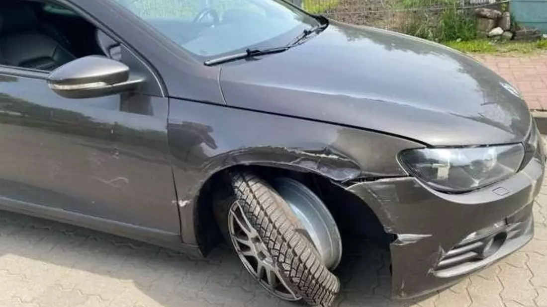 POL-STD: Autofahrer fährt geparktes Fahrzeug an und flüchtet - Buxtehuder Polizei sucht Unfallverursacher und Zeugen - Bild: presseportal.de