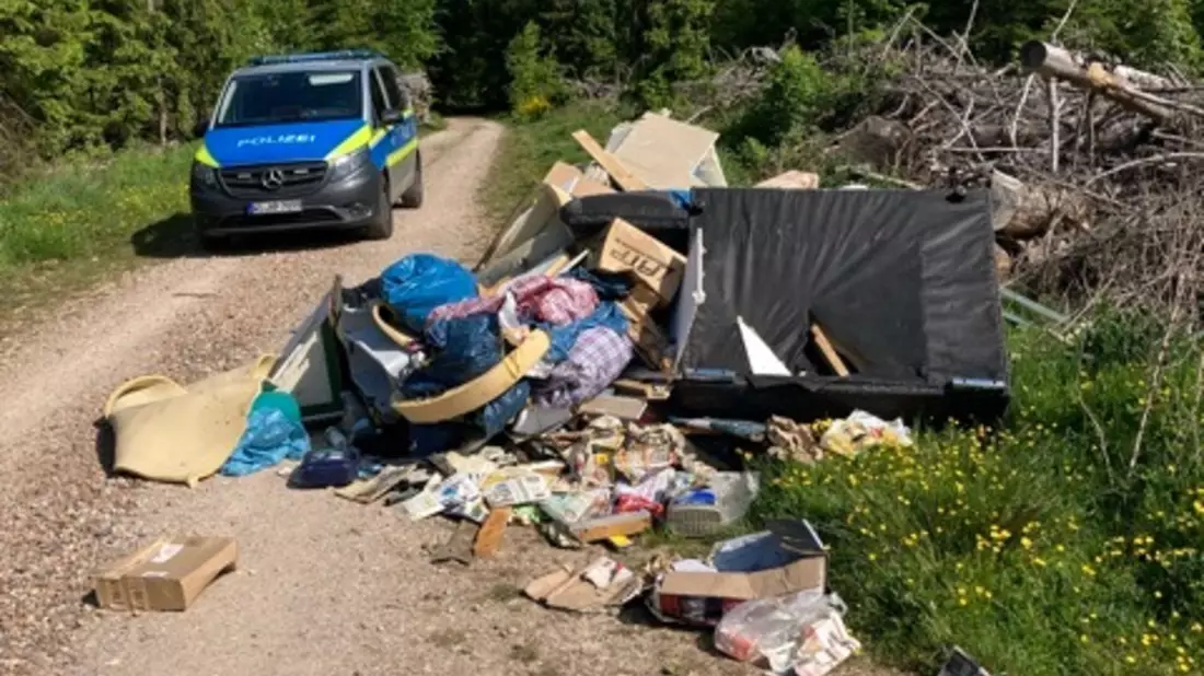 POL-RTK: Illegal Müll abgeladen - Bild: presseportal.de