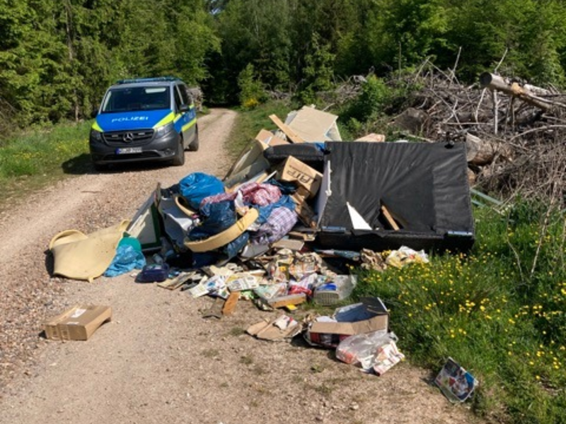 POL-RTK: Illegal Müll abgeladen - Foto: presseportal.de